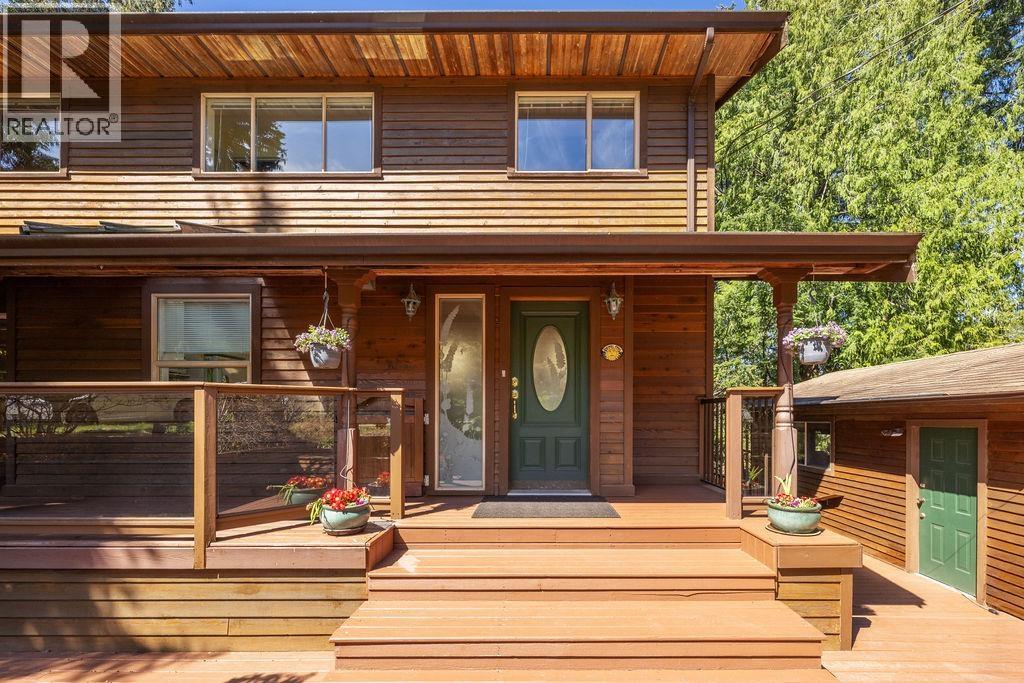 5864 SKOOKUMCHUK ROAD, Sechelt