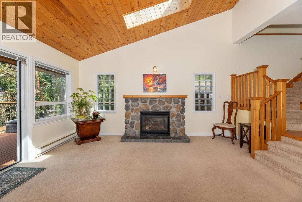 5864 SKOOKUMCHUK ROAD, Sechelt