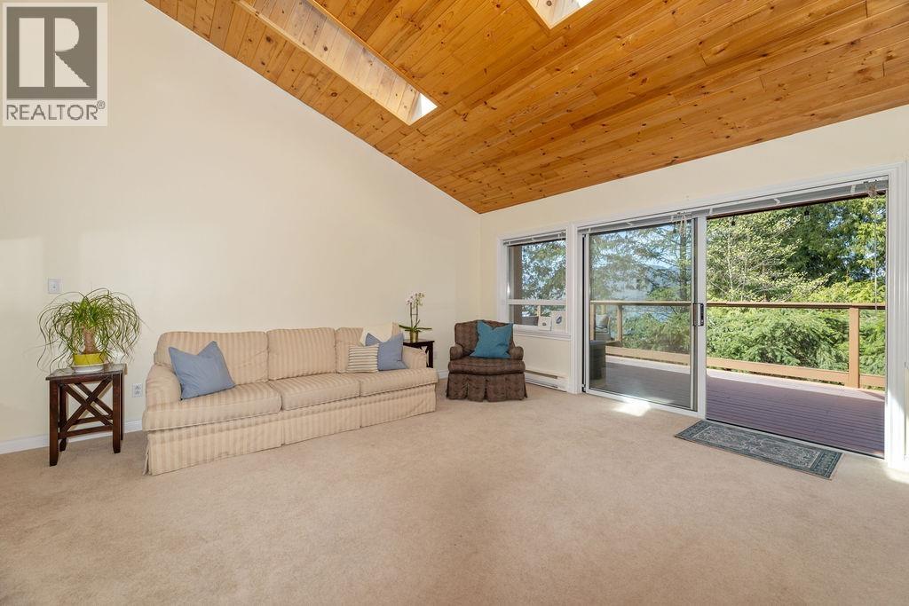 5864 SKOOKUMCHUK ROAD, Sechelt