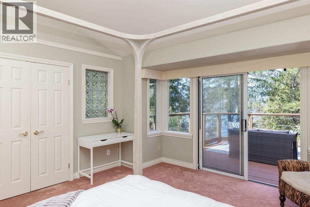 5864 SKOOKUMCHUK ROAD, Sechelt