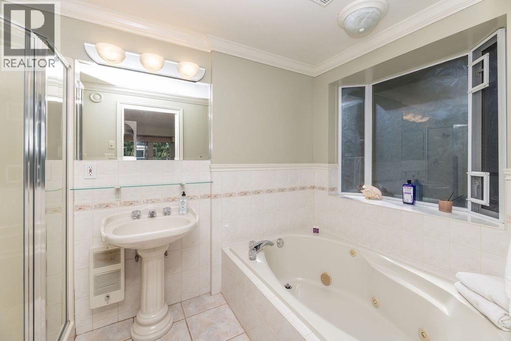 5864 SKOOKUMCHUK ROAD, Sechelt