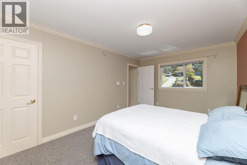 5864 SKOOKUMCHUK ROAD, Sechelt