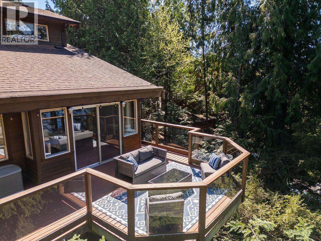 5864 SKOOKUMCHUK ROAD, Sechelt