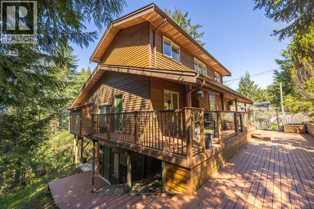 5864 SKOOKUMCHUK ROAD, Sechelt
