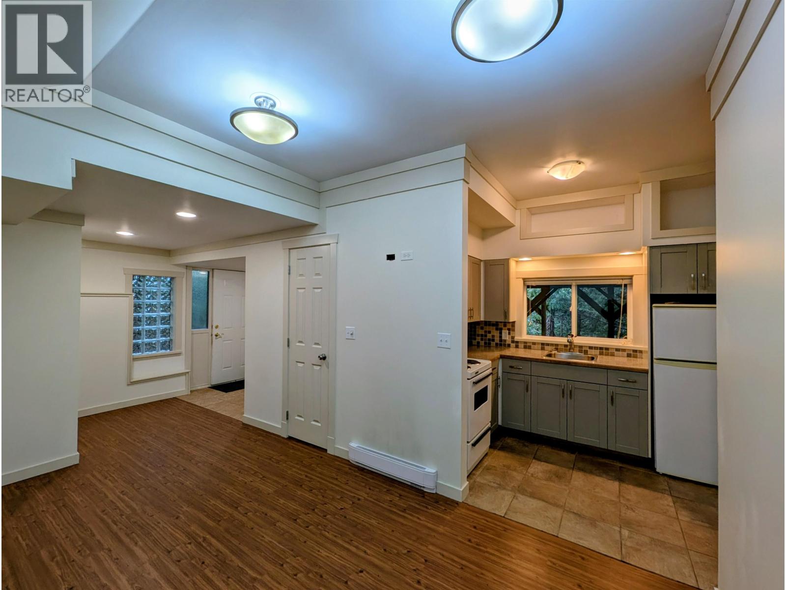 5864 SKOOKUMCHUK ROAD, Sechelt