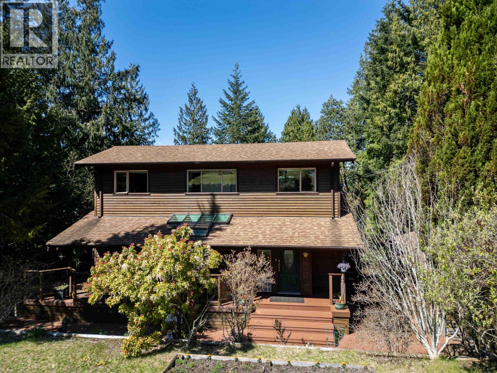 5864 SKOOKUMCHUK ROAD, Sechelt