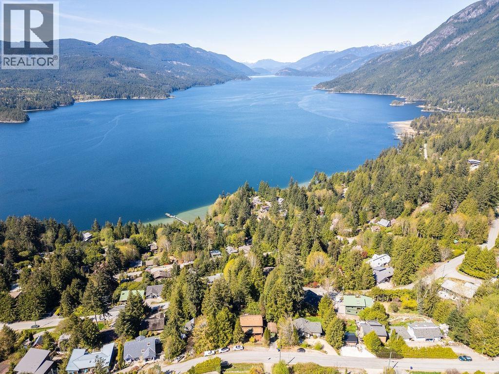 5864 SKOOKUMCHUK ROAD, Sechelt