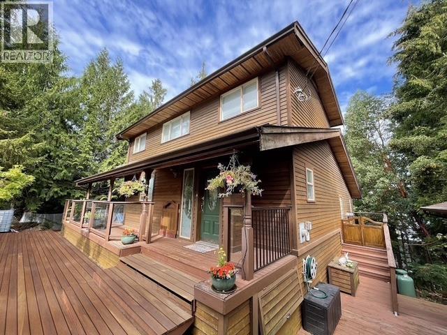 5864 SKOOKUMCHUK ROAD, Sechelt