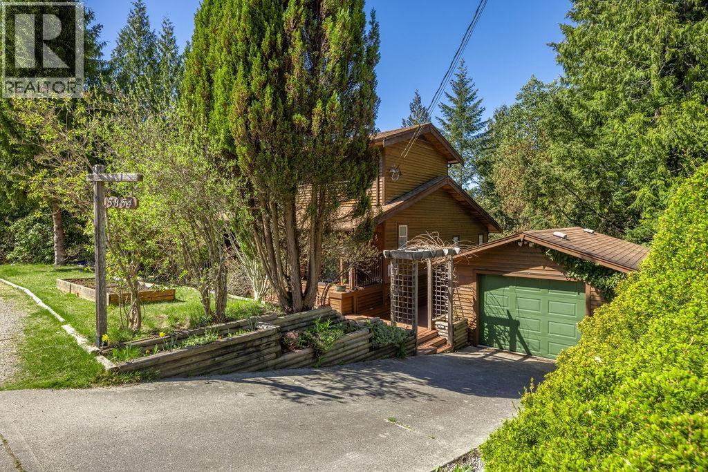 5864 SKOOKUMCHUK ROAD, Sechelt