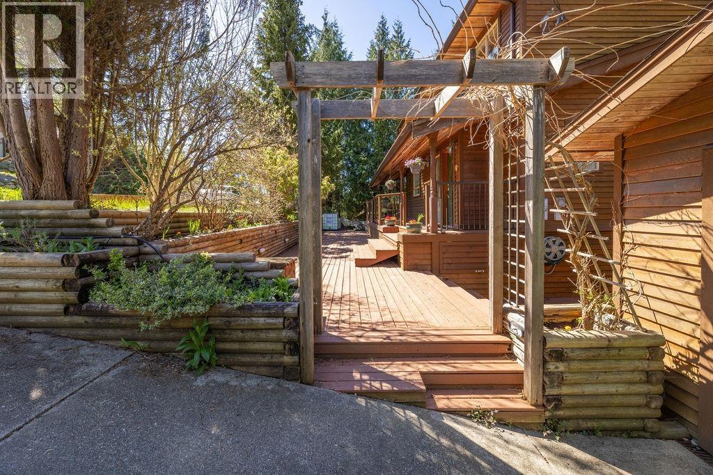 5864 SKOOKUMCHUK ROAD, Sechelt