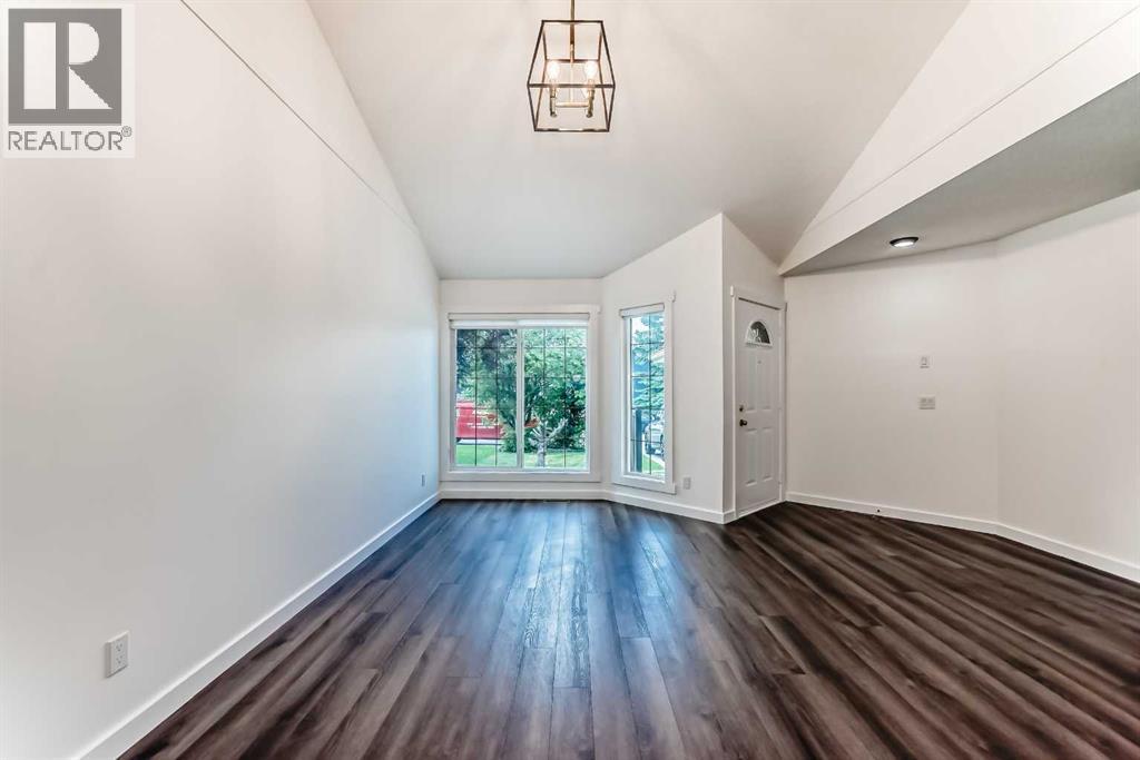 Single Family House for Sale in  Douglas Woods Hill SE Douglasdale/Glen Calgary 