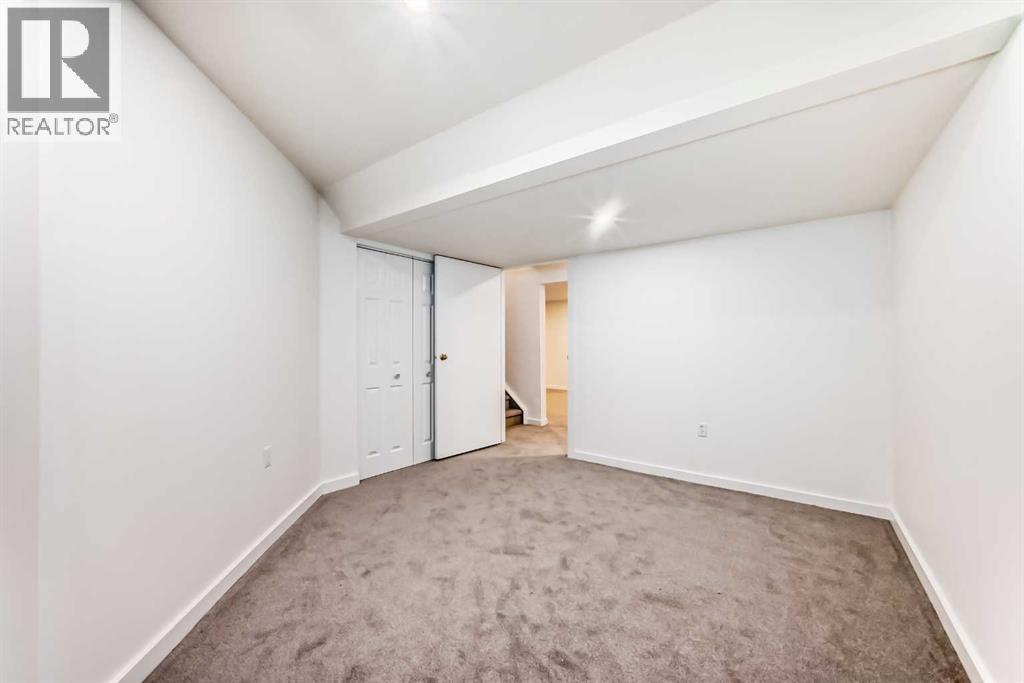 Single Family House for Sale in  Douglas Woods Hill SE Douglasdale/Glen Calgary 