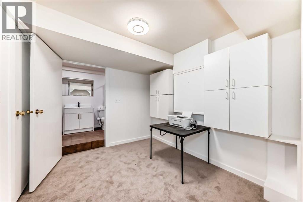 Single Family House for Sale in  Douglas Woods Hill SE Douglasdale/Glen Calgary 