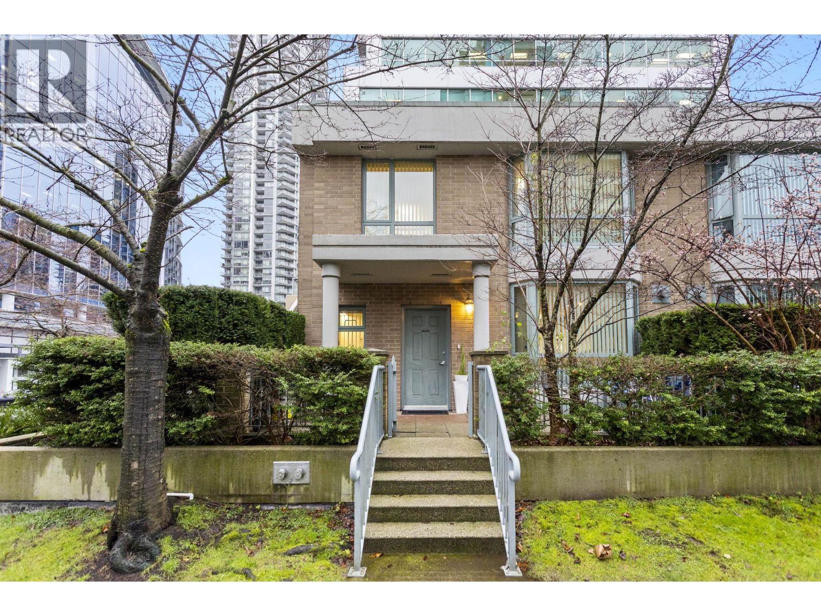 TH1 1889 ROSSER AVENUE - Photo 2 of 27, Burnaby, British Columbia