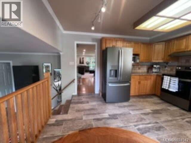 100 Elk Rd, Lake Cowichan