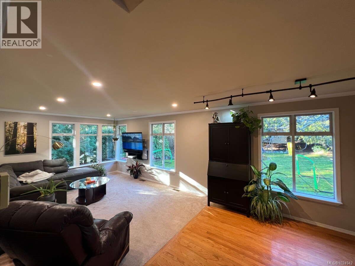 100 Elk Rd, Lake Cowichan