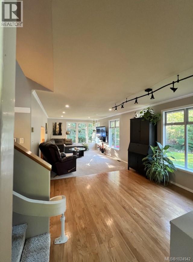 100 Elk Rd, Lake Cowichan