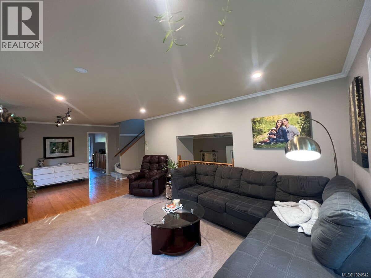 100 Elk Rd, Lake Cowichan