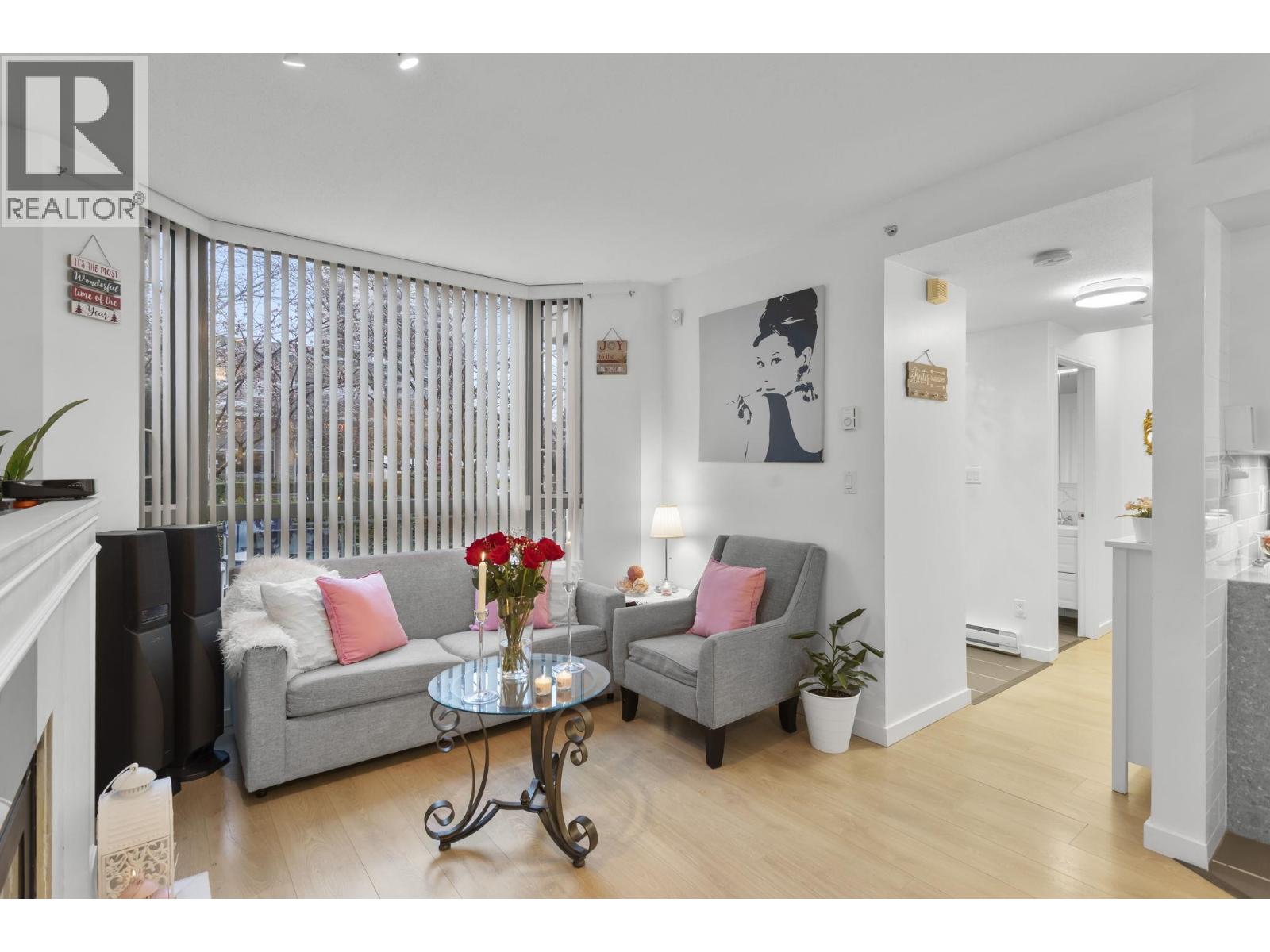 TH1 1889 ROSSER AVENUE - Photo 4 of 27, Burnaby, British Columbia