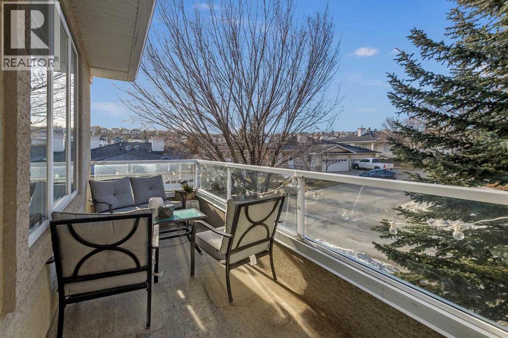 Single Family House Bungalow for Sale in  Edgeridge Terrace NW Edgemont Calgary 