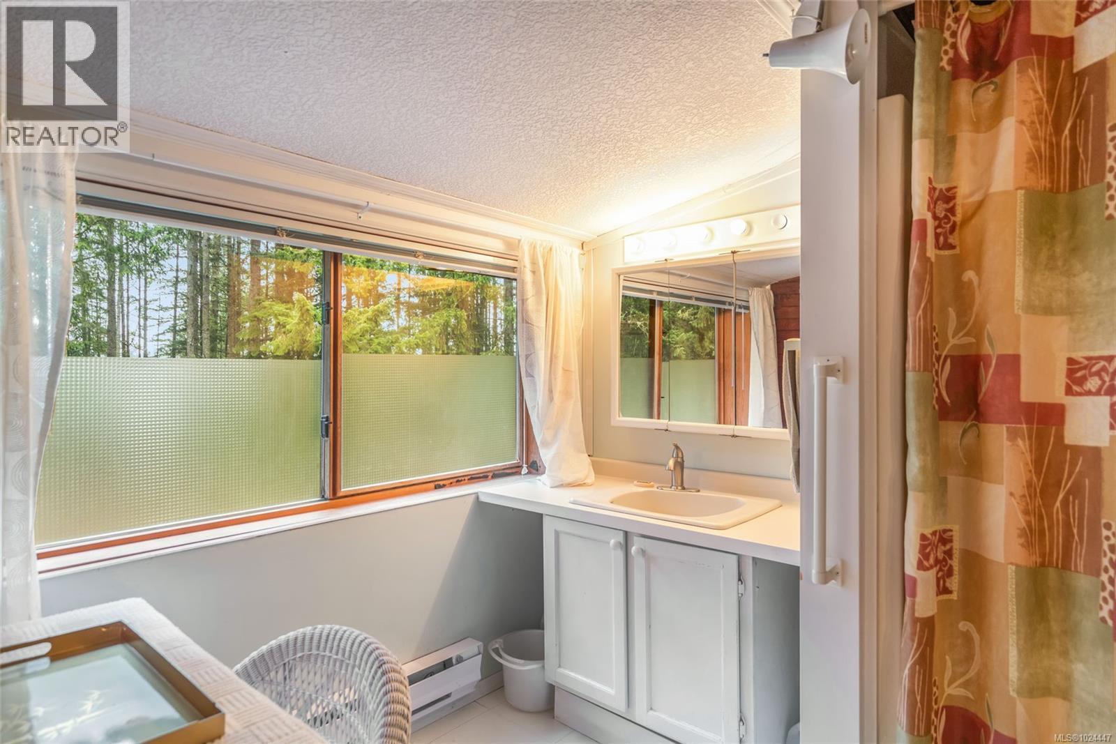 1980 Grafton Ave, Errington