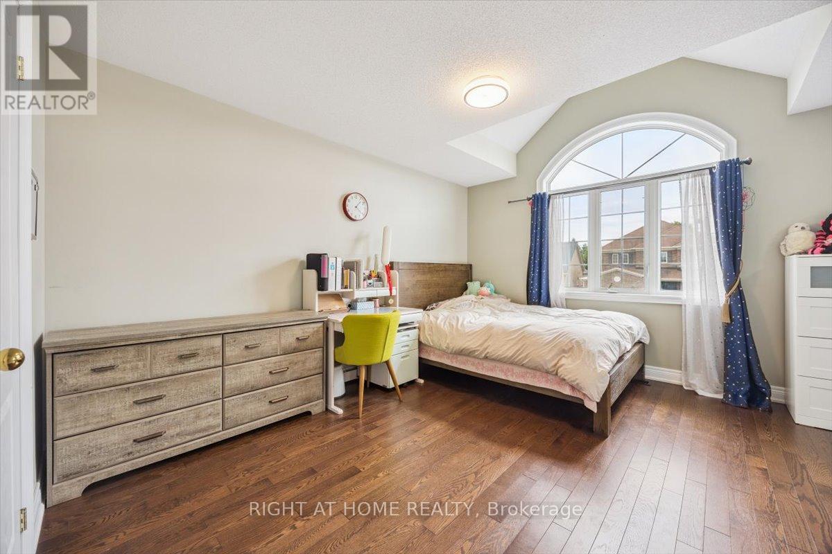 166 GARDINER DRIVE - 19