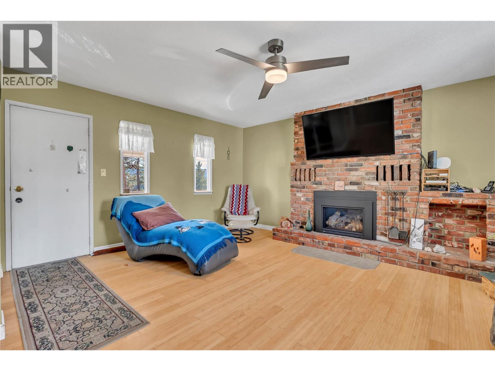 405 Grant Ave - 6