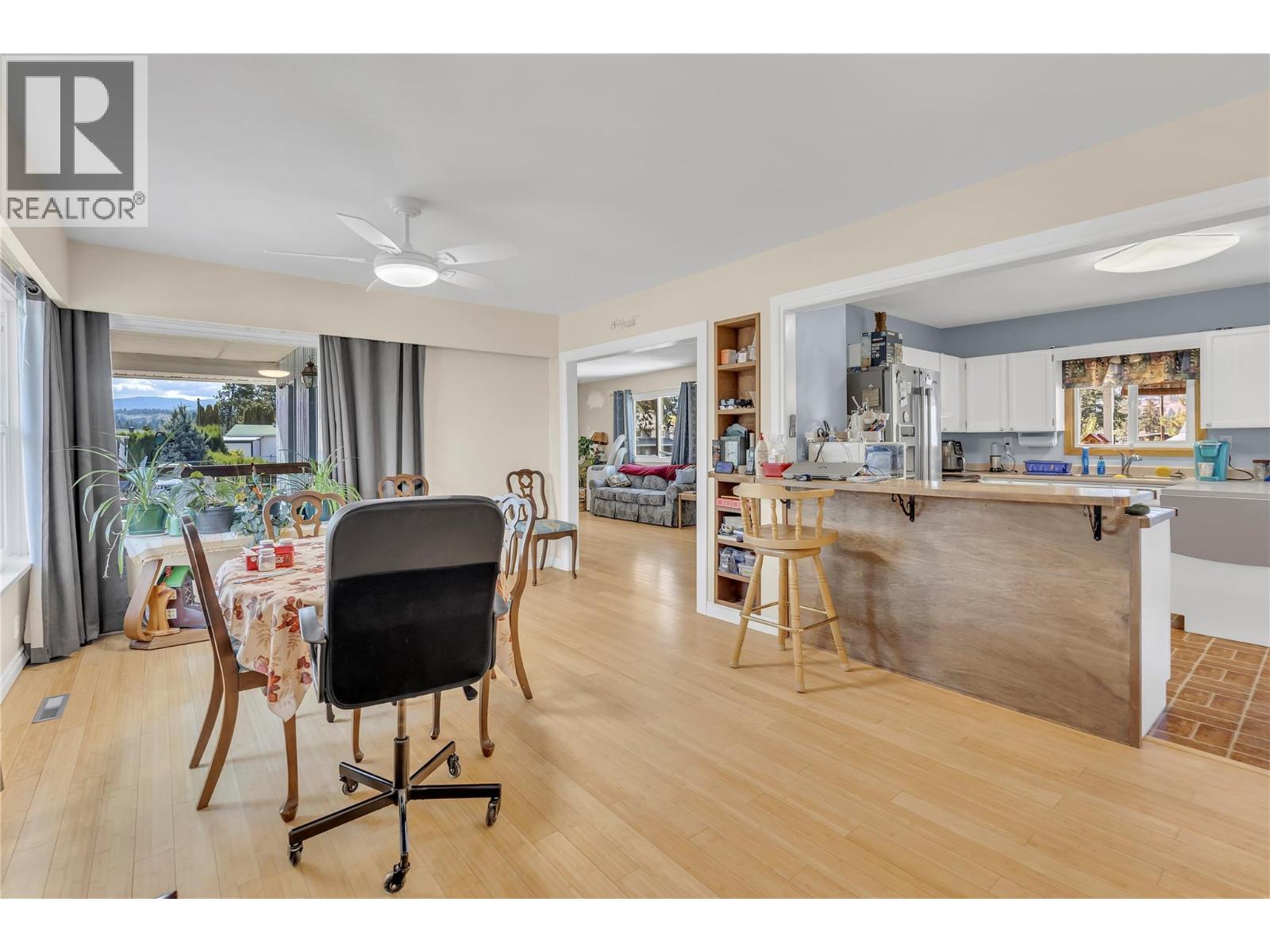 405 Grant Ave - 10