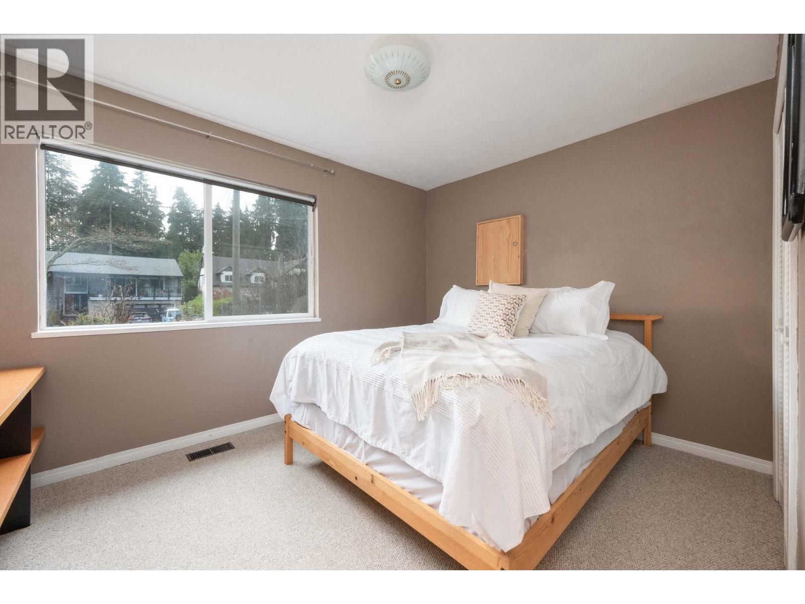 2644 KILMARNOCK CRESCENT, North Vancouver