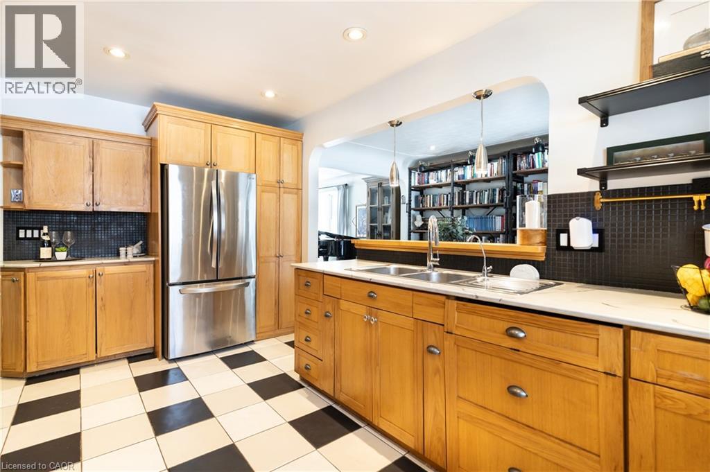 3 FALLSVIEW Road - Photo 5 of 50, Hamilton, Ontario