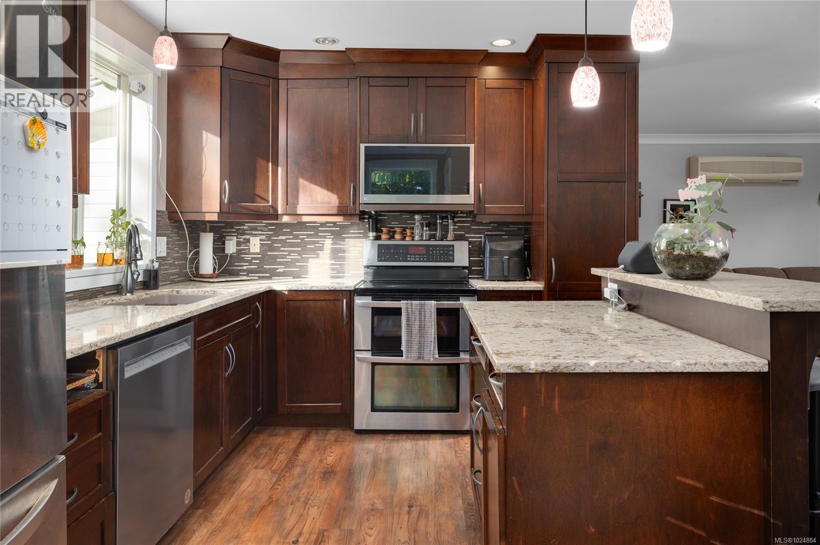 7727 Superior Rd - 8
