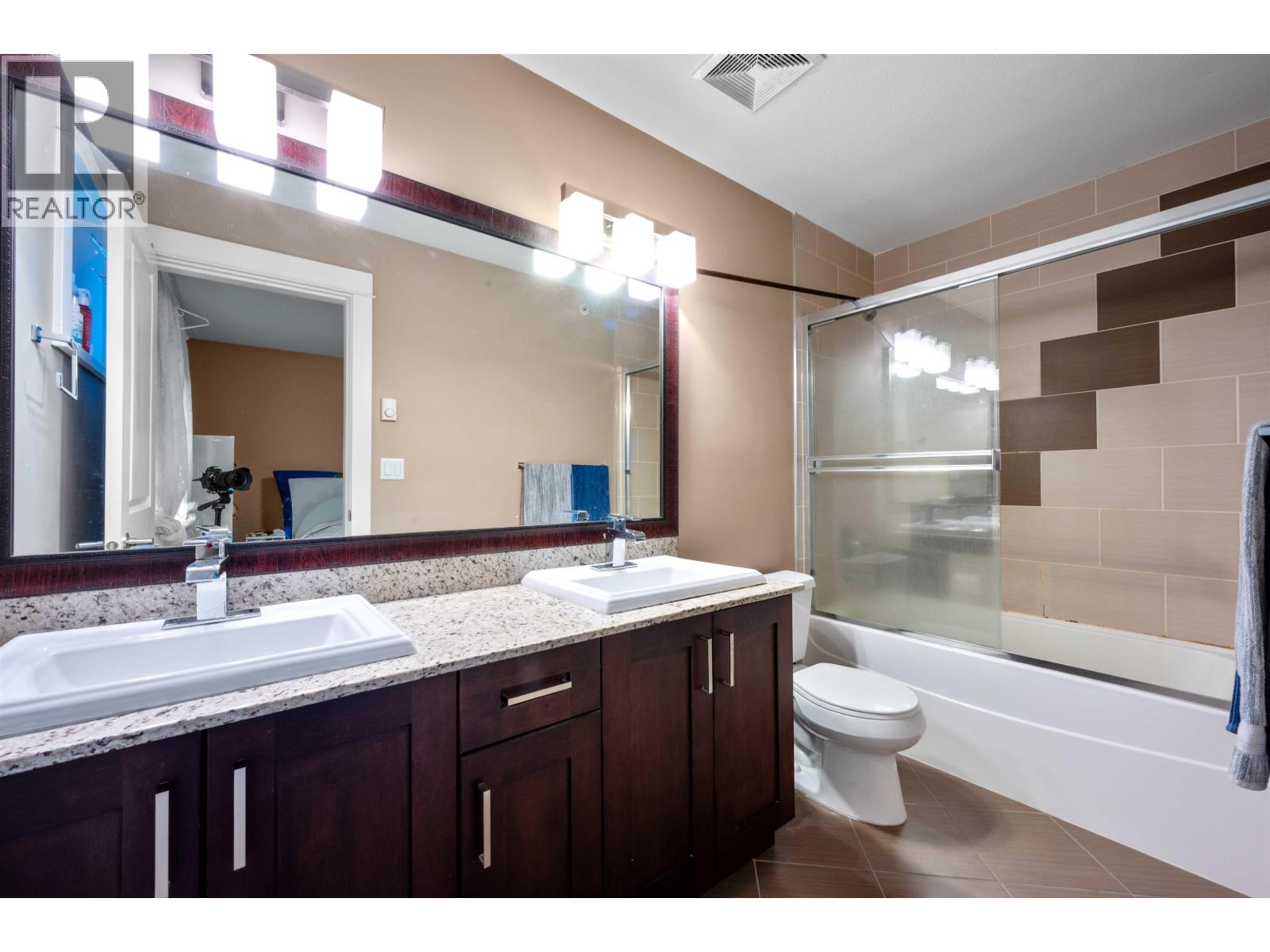 25 1130 EWEN AVENUE, New Westminster