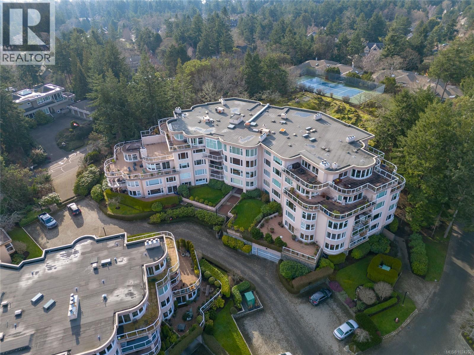 5407 2829 Arbutus Road, Saanich