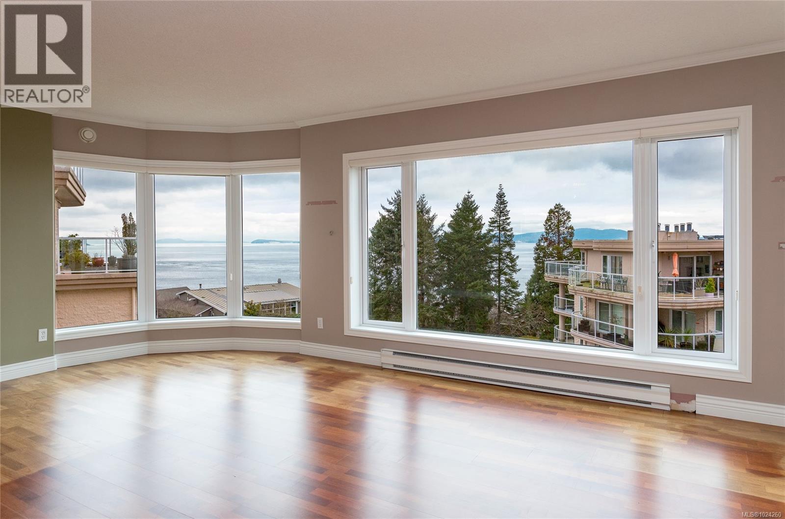 5407 2829 Arbutus Road, Saanich