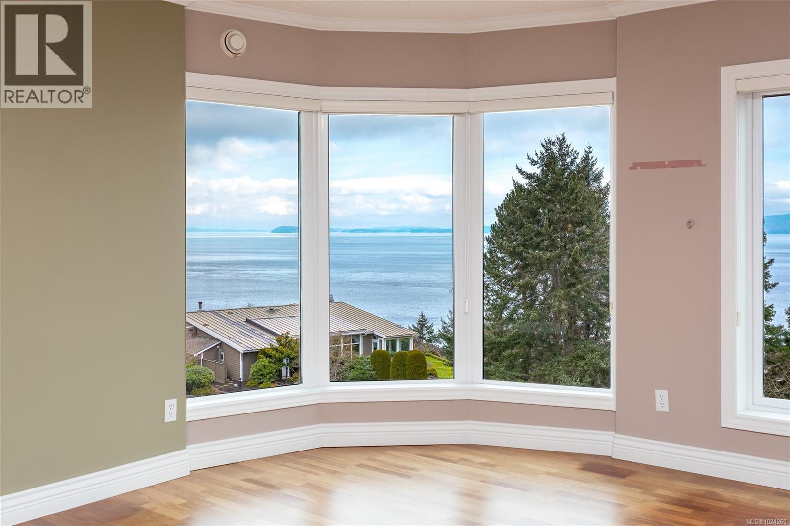 5407 2829 Arbutus Road, Saanich