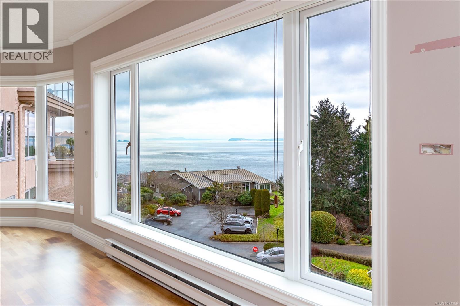 5407 2829 Arbutus Road, Saanich