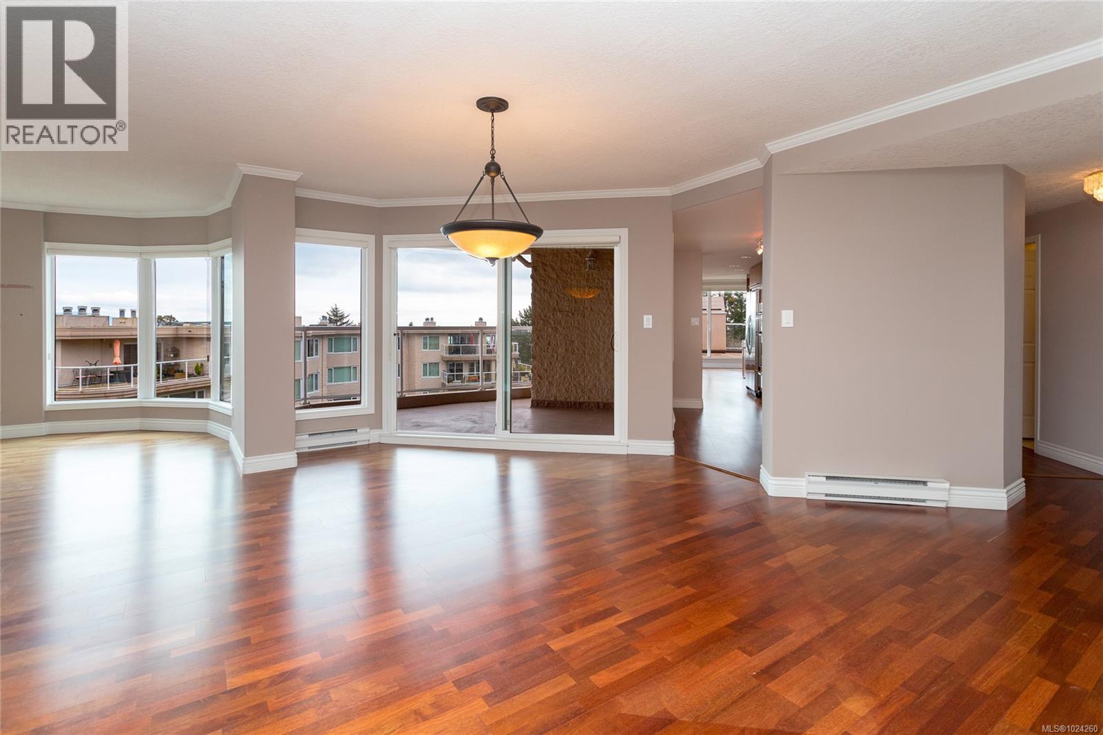 5407 2829 Arbutus Road, Saanich