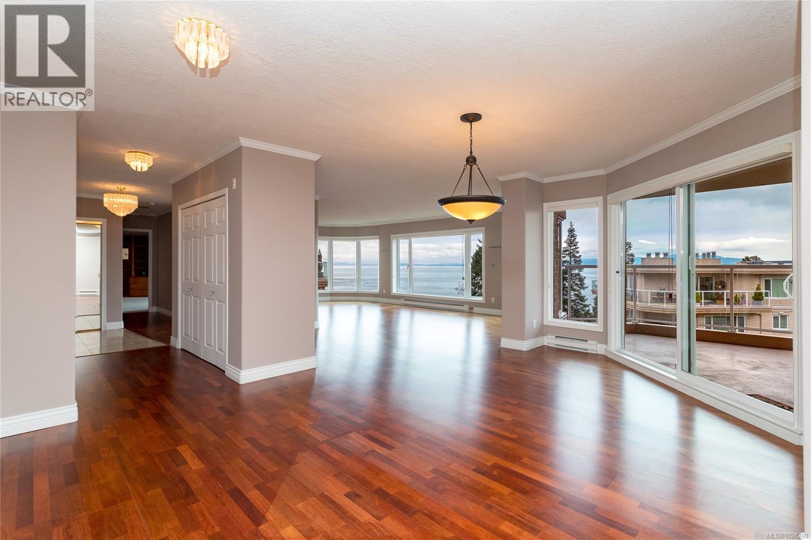 5407 2829 Arbutus Road, Saanich