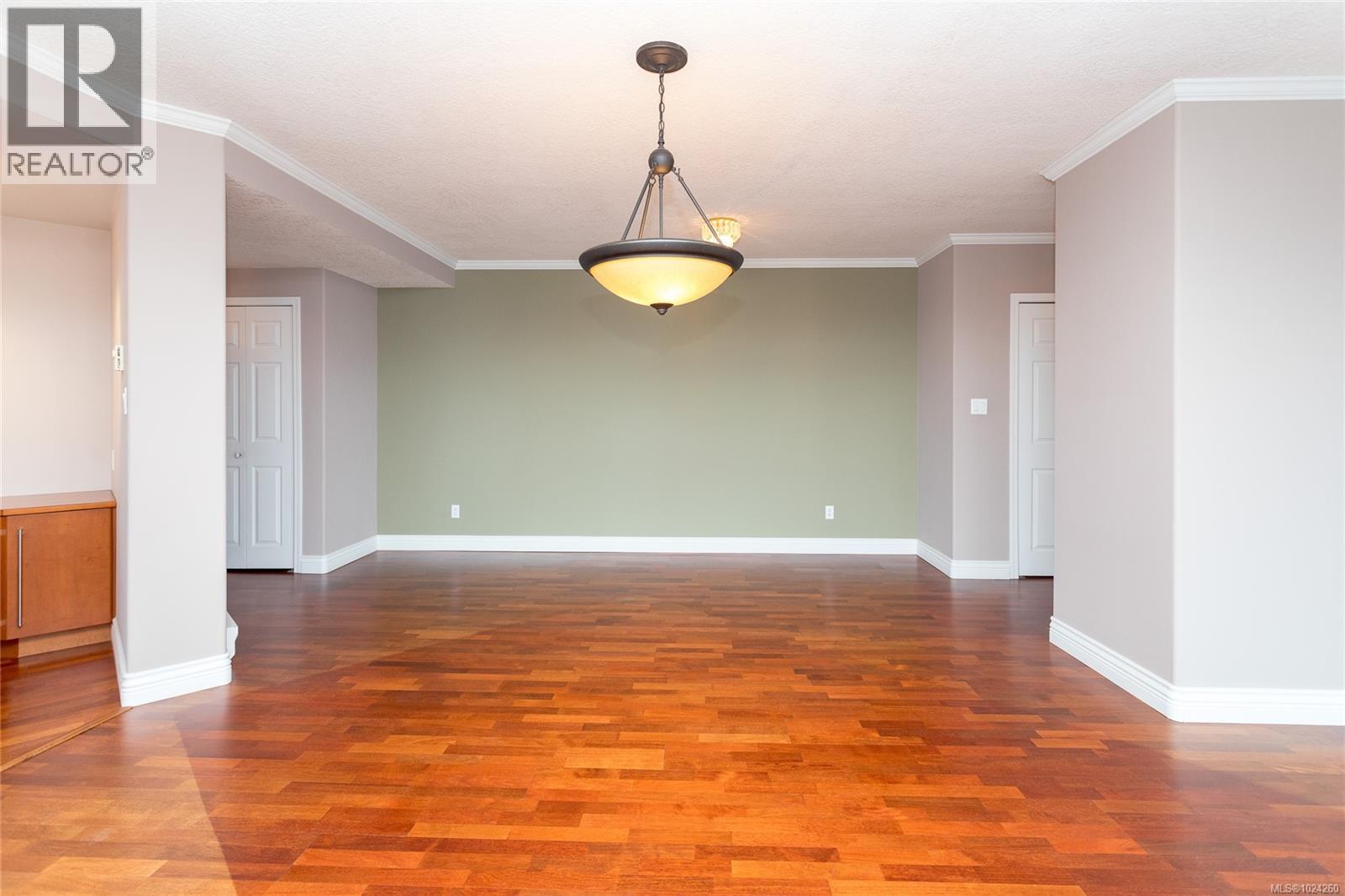 5407 2829 Arbutus Road, Saanich