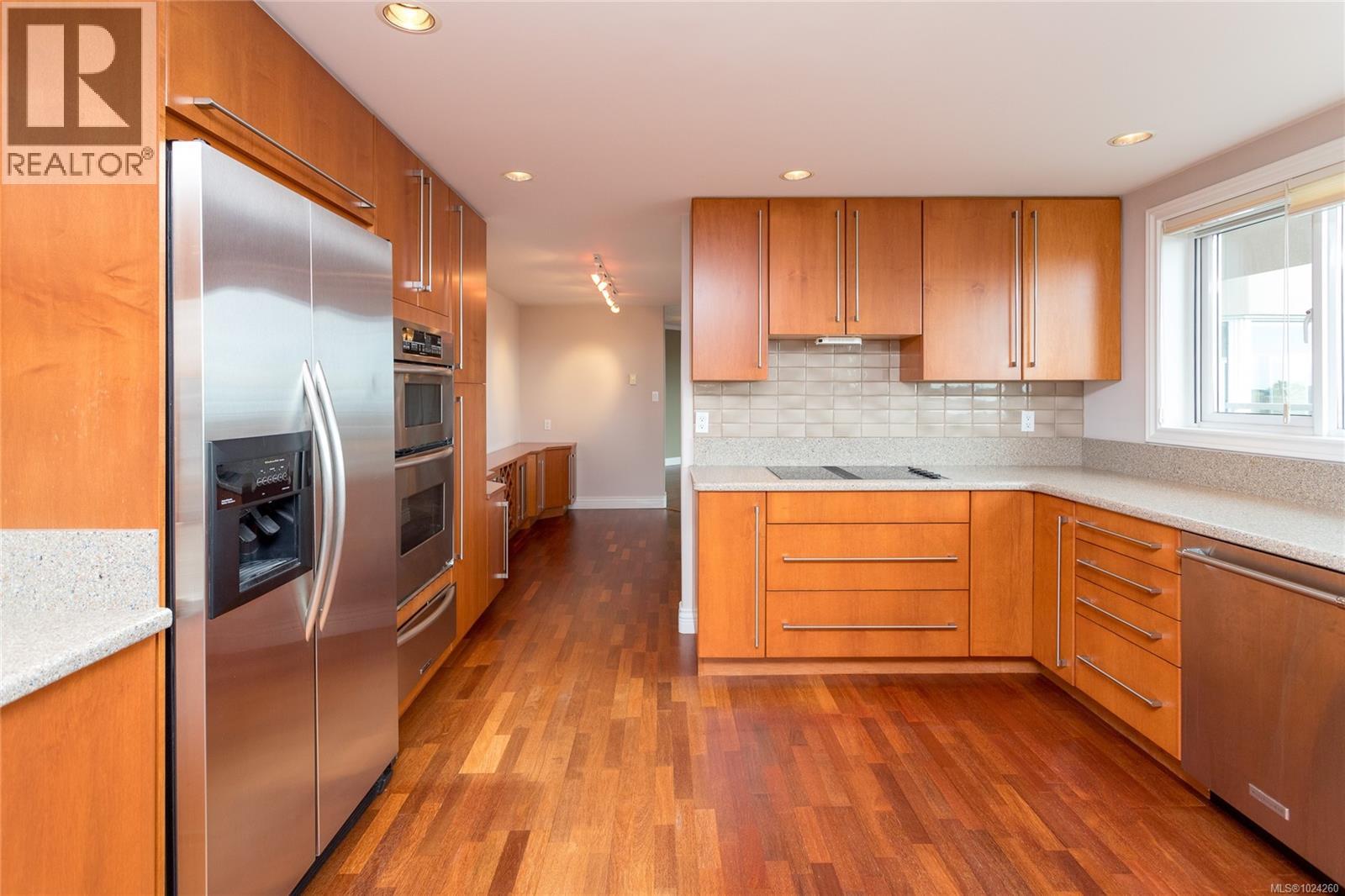 5407 2829 Arbutus Road, Saanich