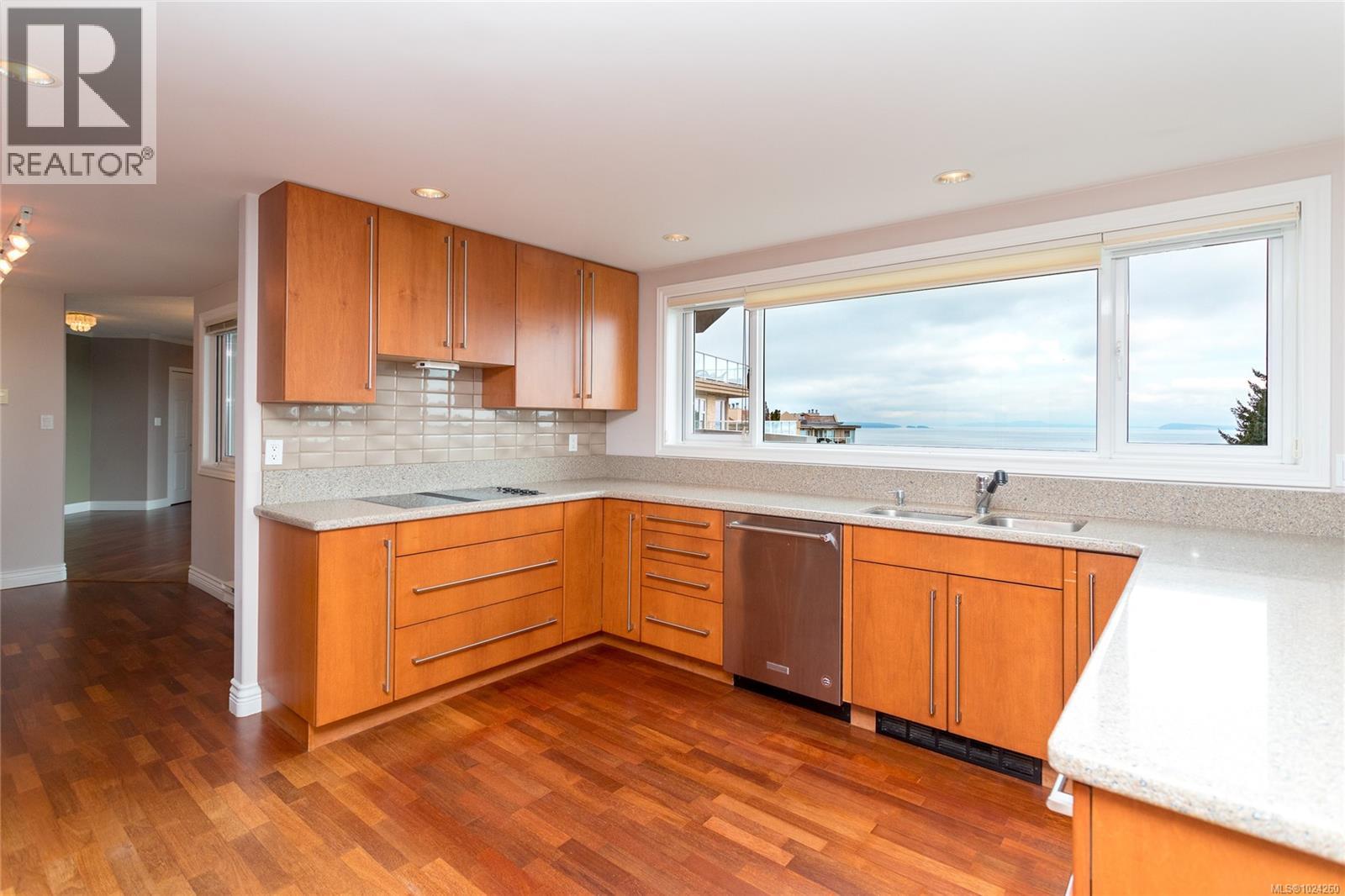 5407 2829 Arbutus Road, Saanich