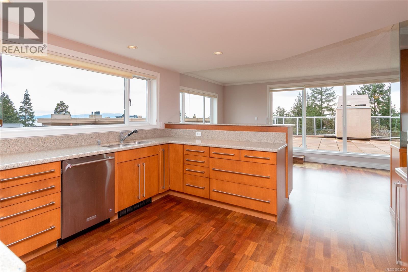 5407 2829 Arbutus Road, Saanich