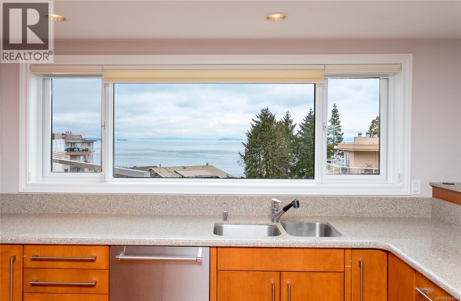 5407 2829 Arbutus Road, Saanich