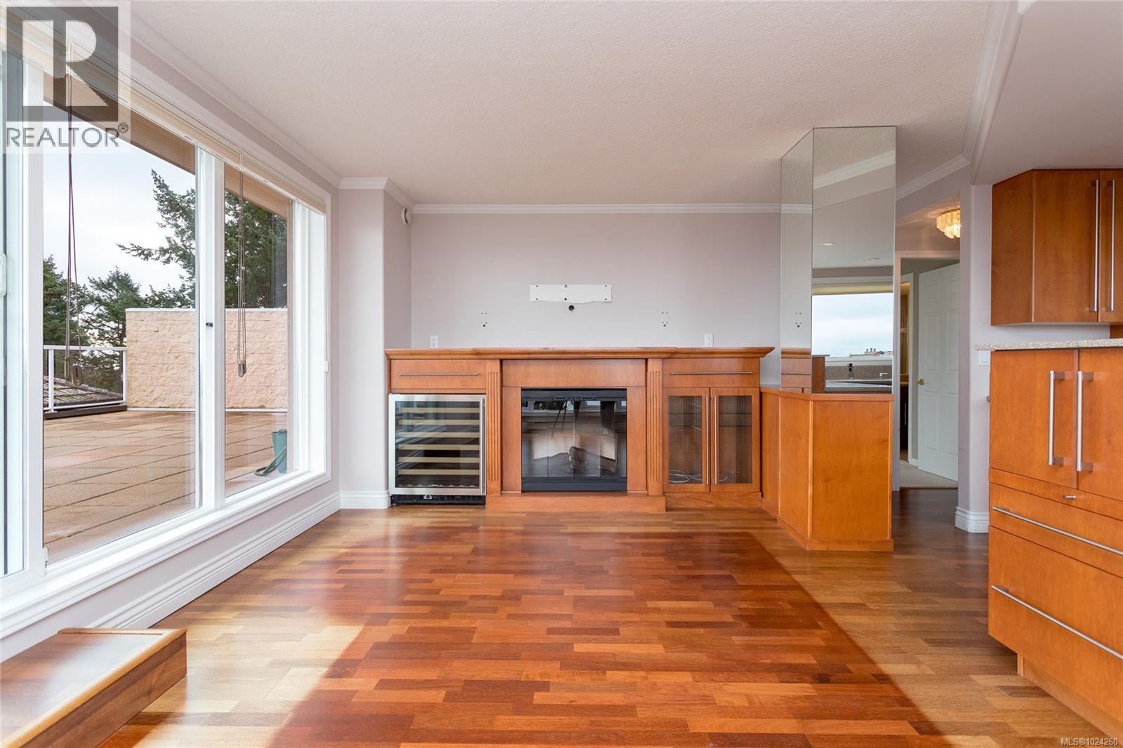 5407 2829 Arbutus Road, Saanich