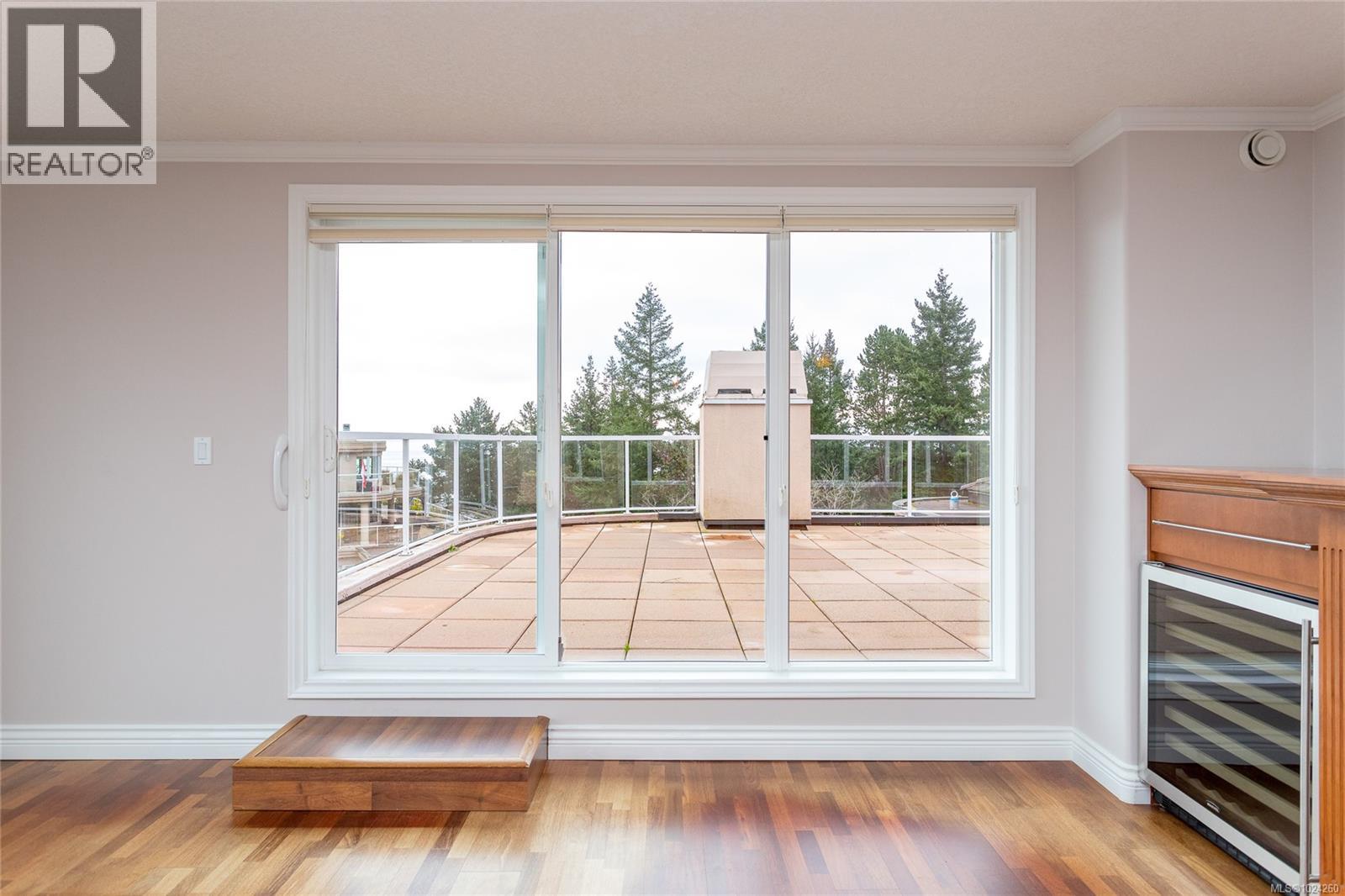 5407 2829 Arbutus Road, Saanich