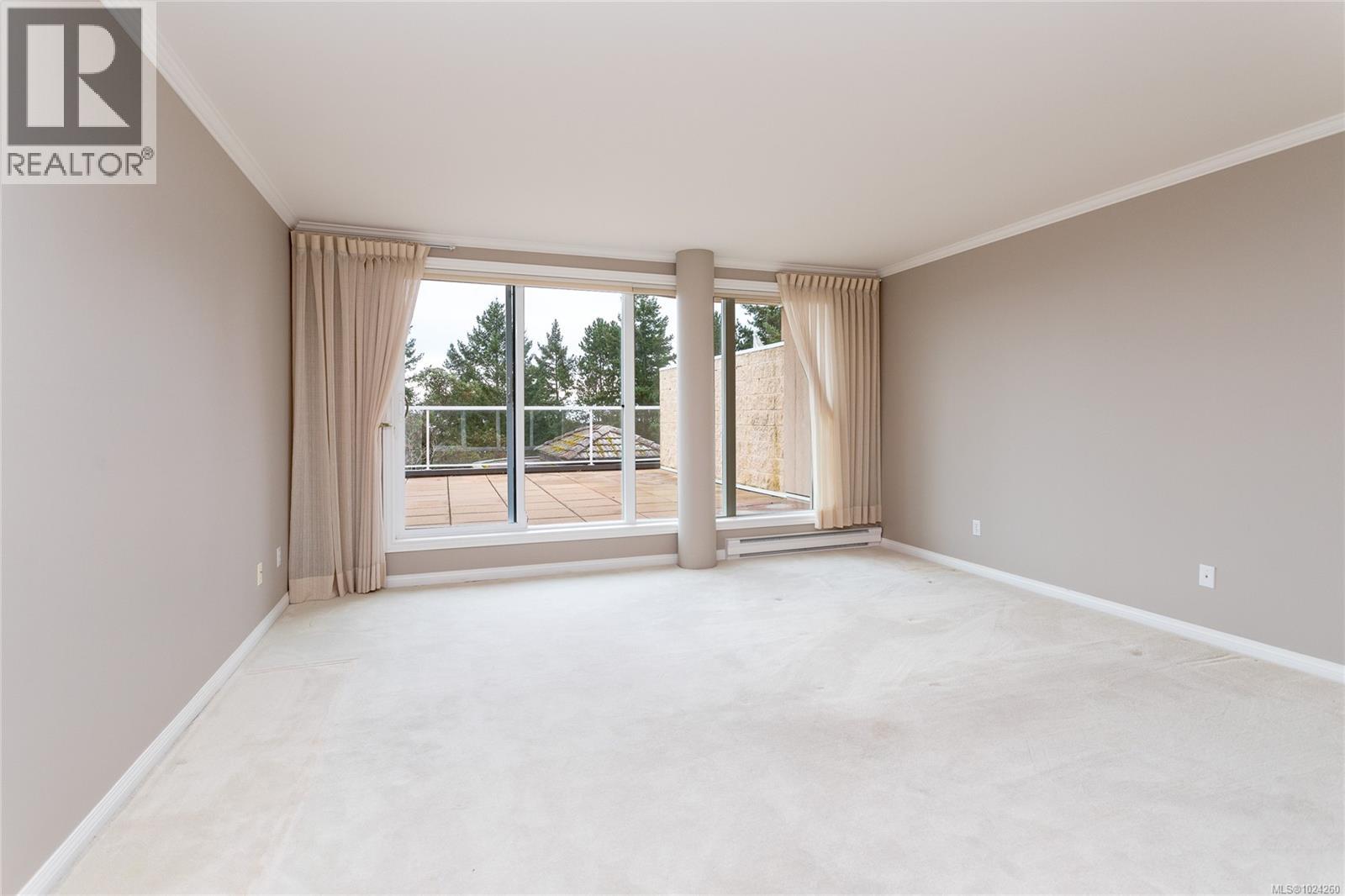 5407 2829 Arbutus Road, Saanich