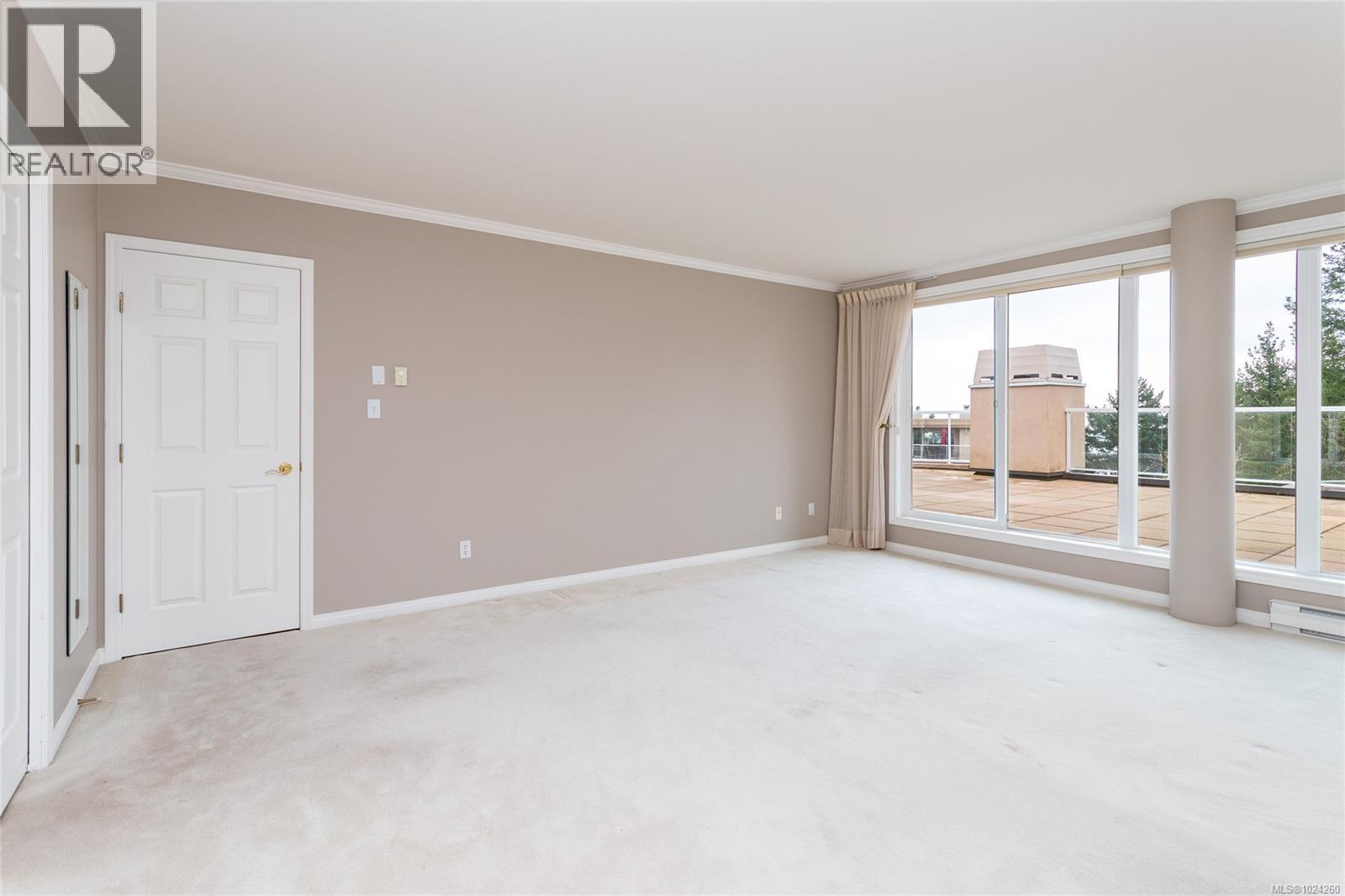 5407 2829 Arbutus Road, Saanich