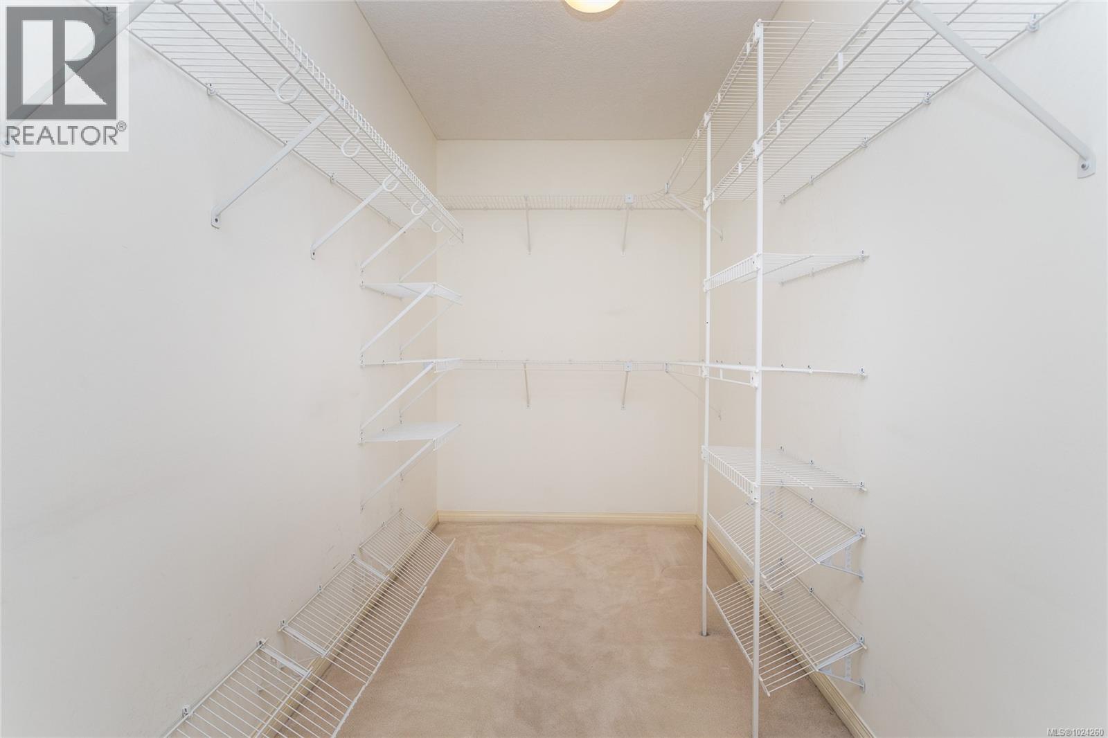 5407 2829 Arbutus Road, Saanich