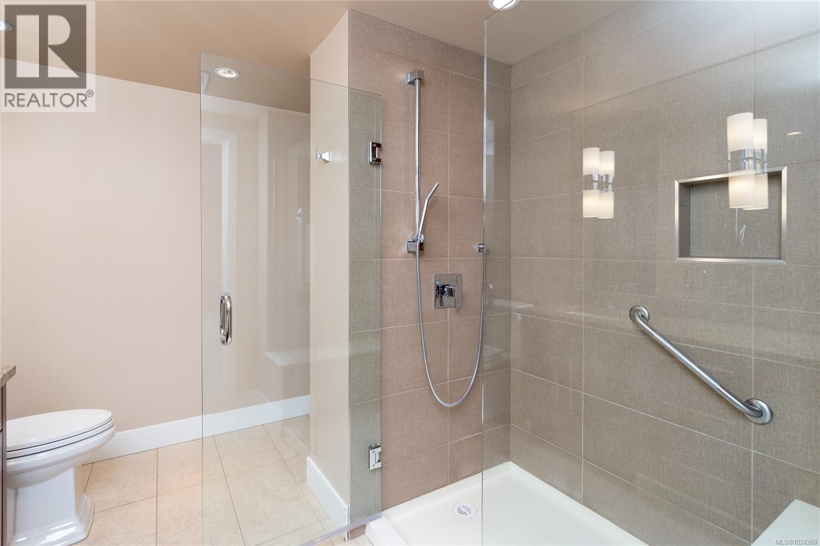 5407 2829 Arbutus Road, Saanich