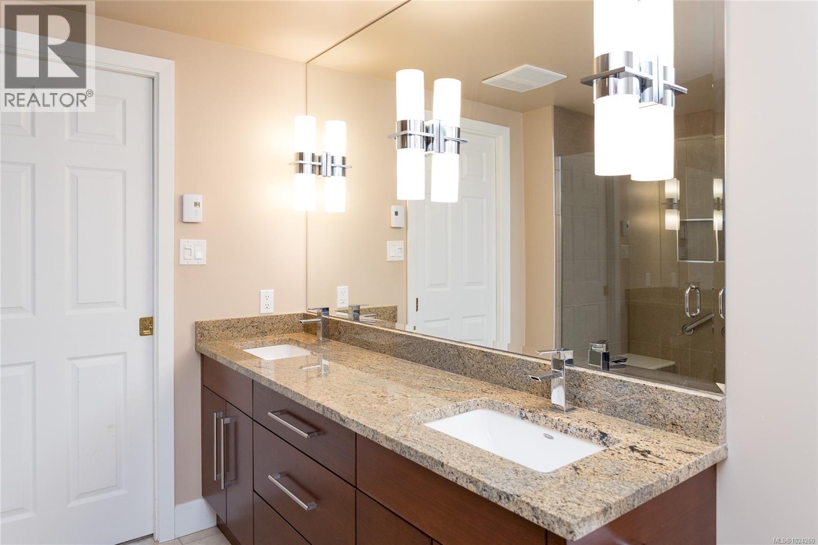 5407 2829 Arbutus Road, Saanich